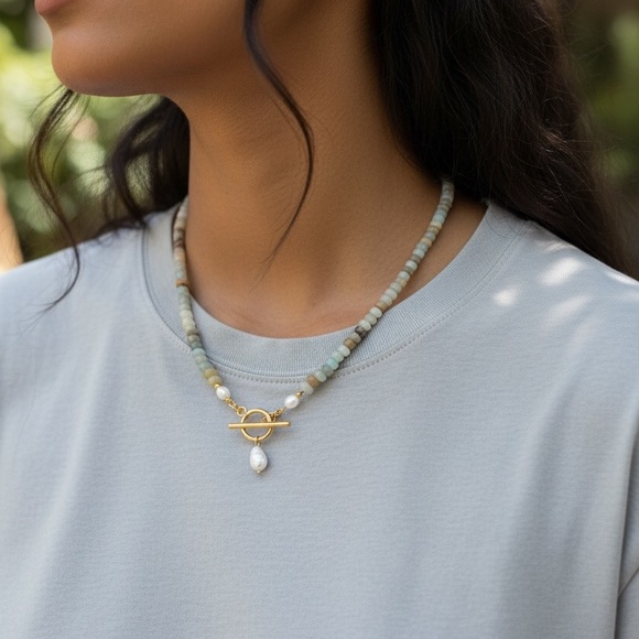 Elegant Beaded Freshwater Pearl Necklace with Gold Clasp - Picture 2 of 6